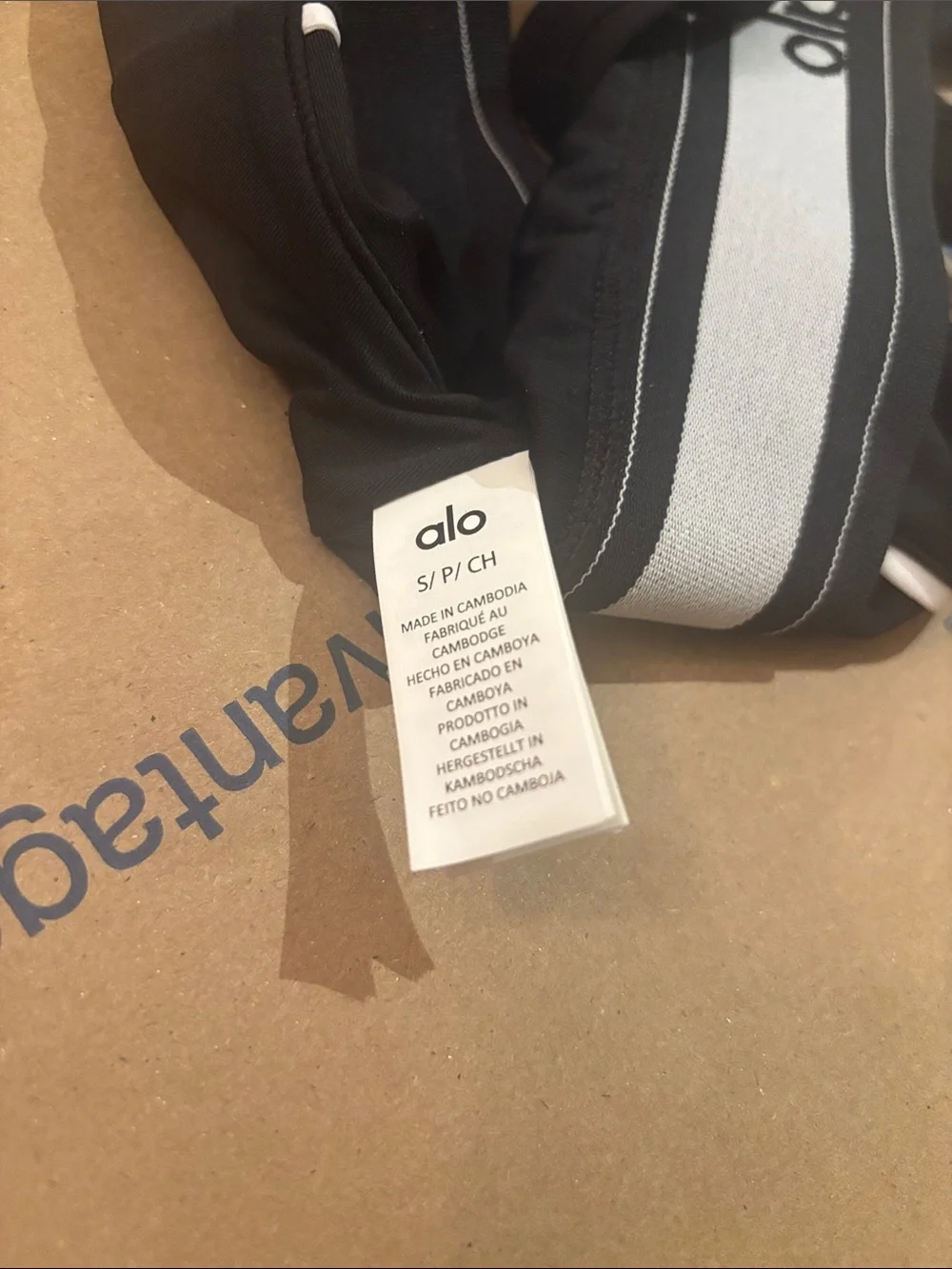 NWOT ALO Yoga Black Sports Bra with White Piping